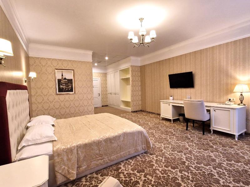 Standard Double Room image 4