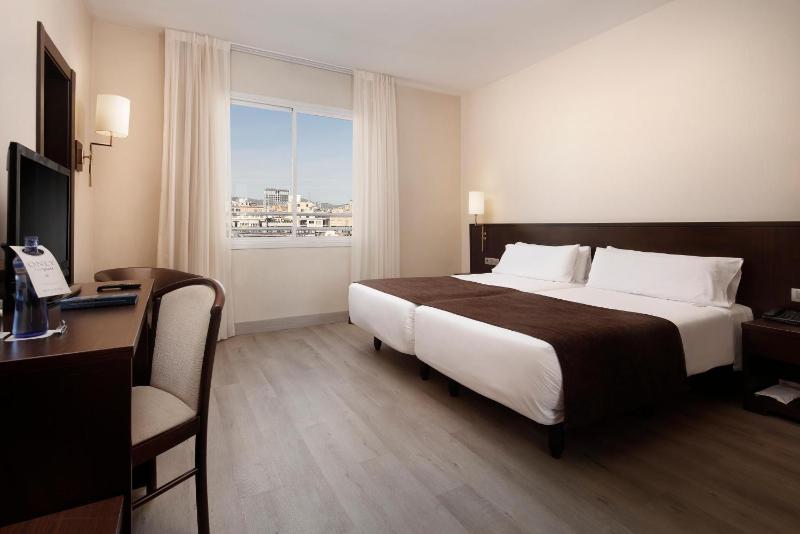 Twin Room image 3