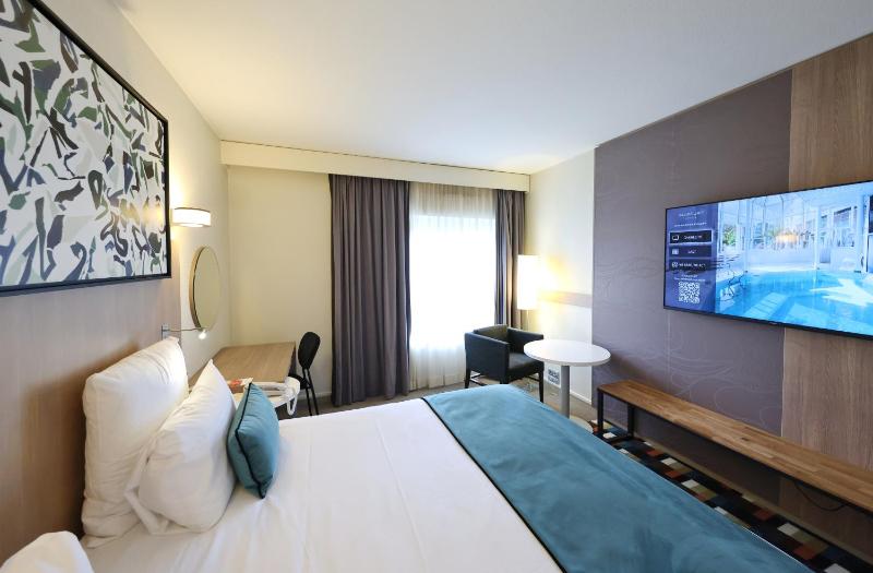 Standard Double Room image 4