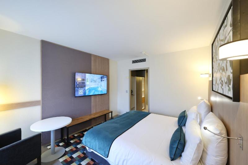 Standard Double Room image 3