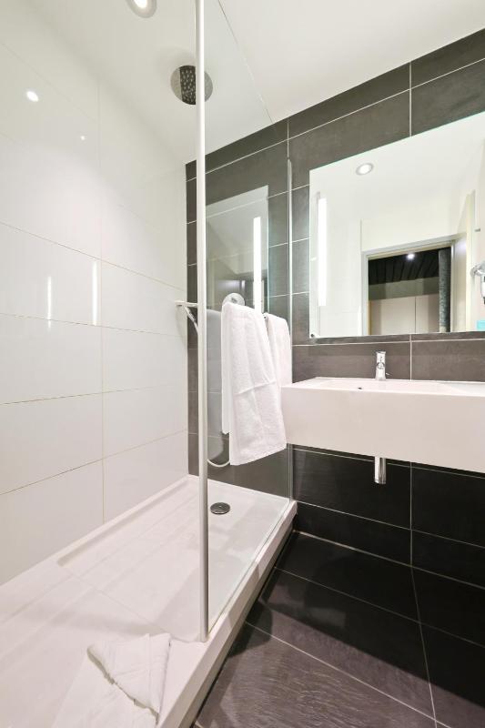 2 Adjacent Rooms (non-communicating) image 3