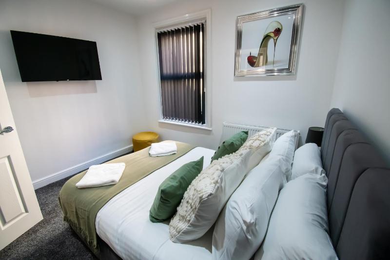 Winter Garden Suites by Sasco Apartments - image 9