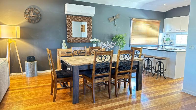 Coastal Tones - Designer Beach house - Pets Welcome - Huge Yard - Walk to Beach - image 6