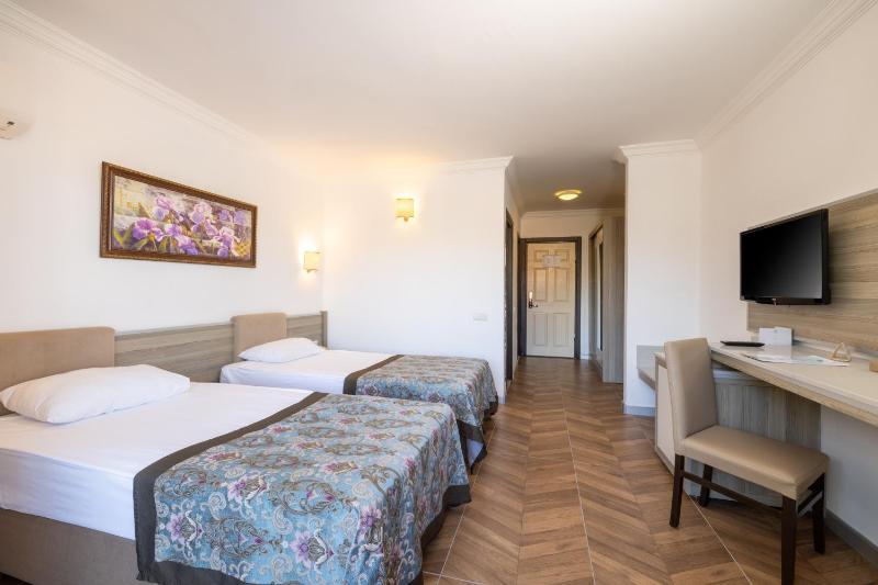 Standard Double or Twin Room with Garden View image 1