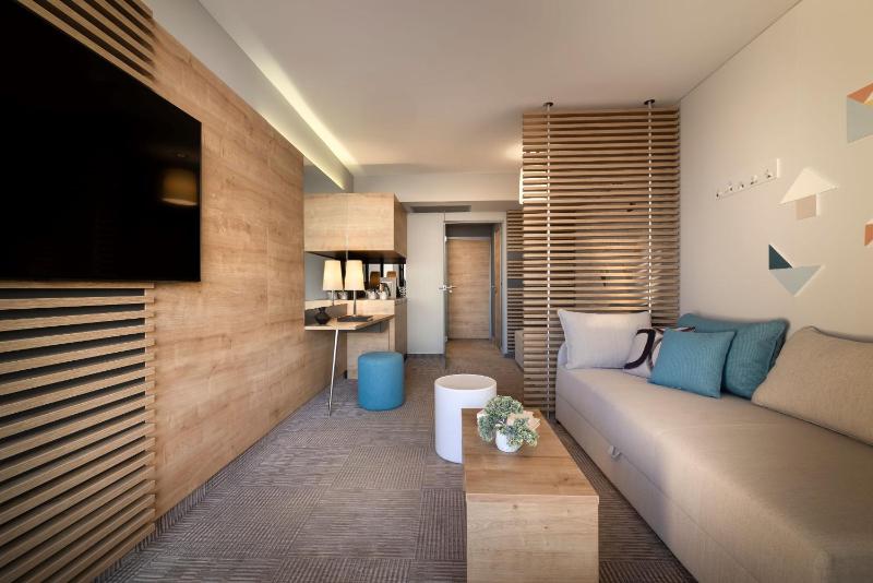 Suite for 2+3 Seaview image 3