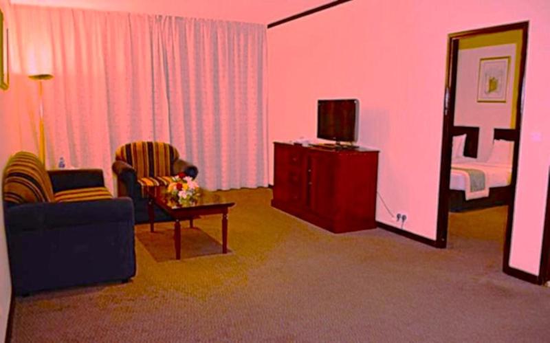 Premium King Room image 3