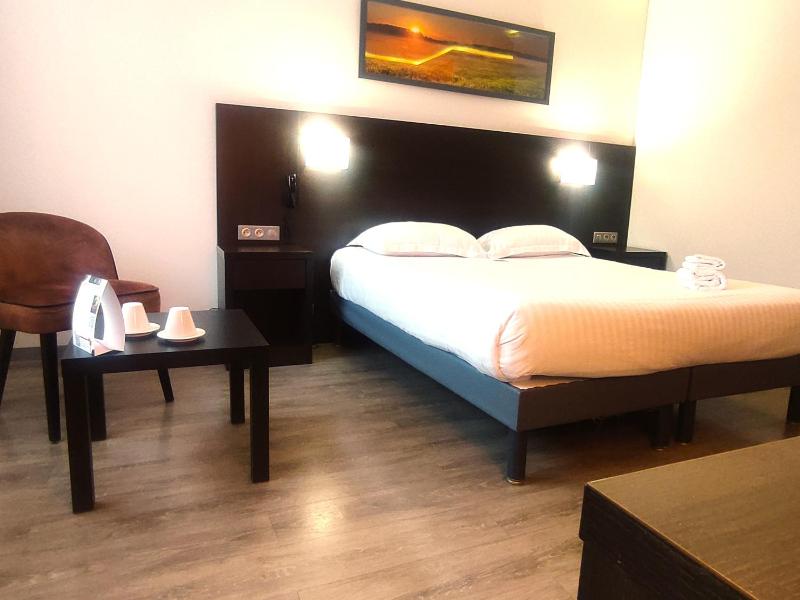 Superior Double Room image 3