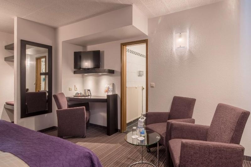 Classic Plus Double Room image 3