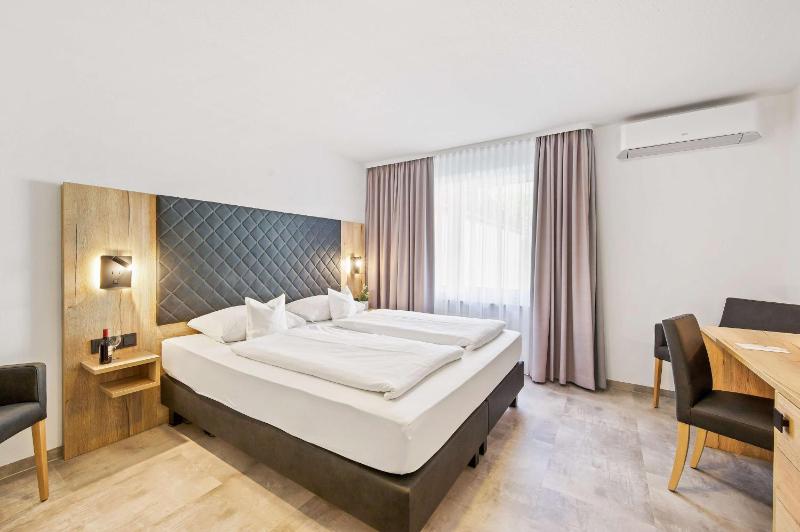 Standard Double or Twin Room image 1