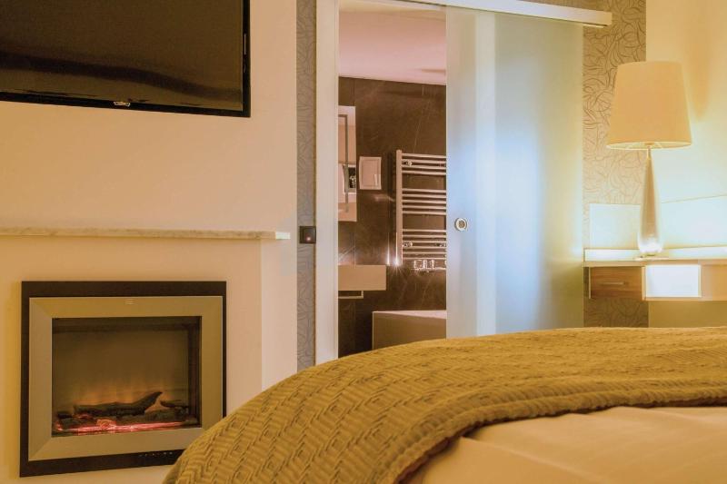 Deluxe Double Room with Double Bed image 4