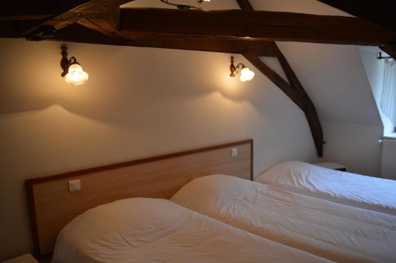 Standard Triple Room image 2