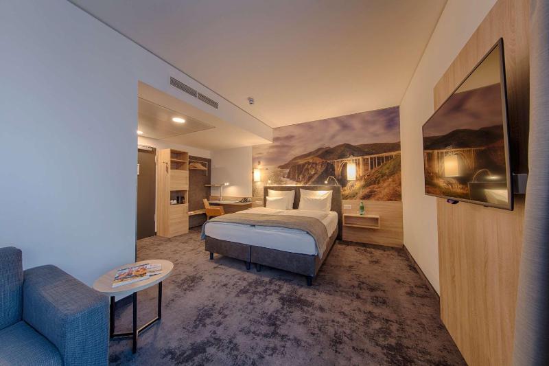 Executive King Room image 4