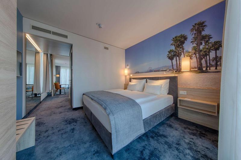 Apartment with King Bed and Terrace image 4