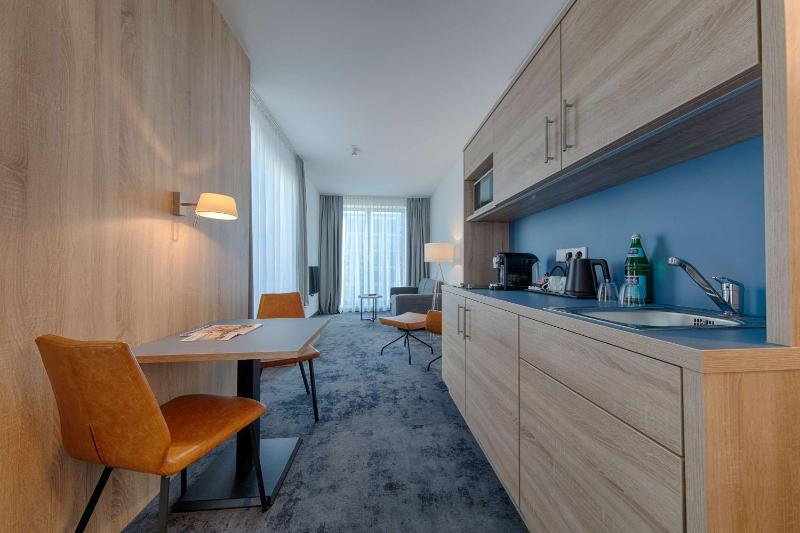 Apartment with King Bed and Terrace image 3