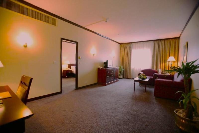 Premium King Room image 2