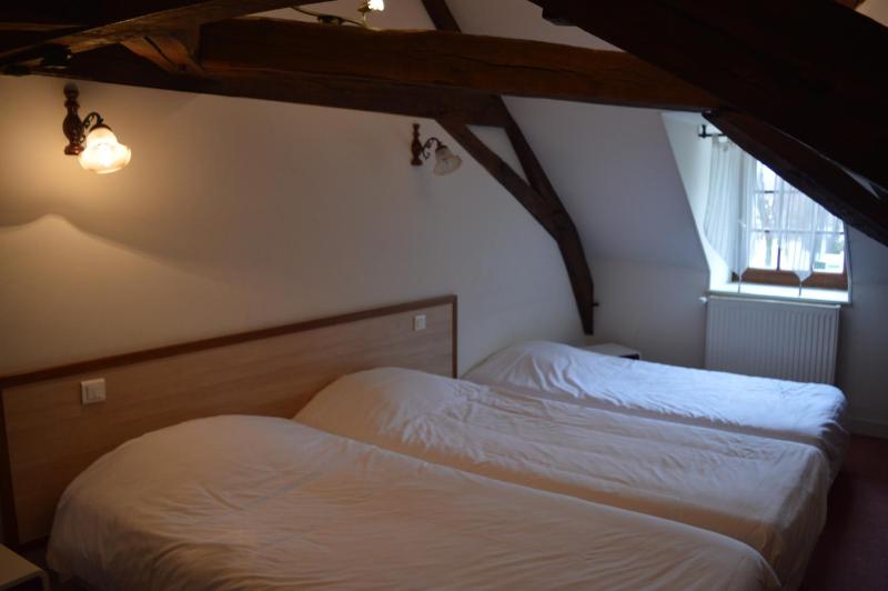 Standard Triple Room image 4
