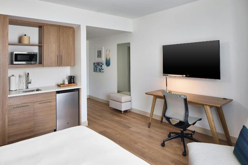 Corner King Room image 1