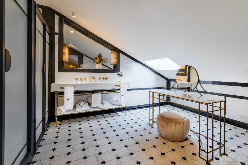Junior Suite image 2