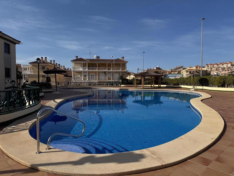 Puerto y playa varadero  con vistas al mar Santa Pola - image 16