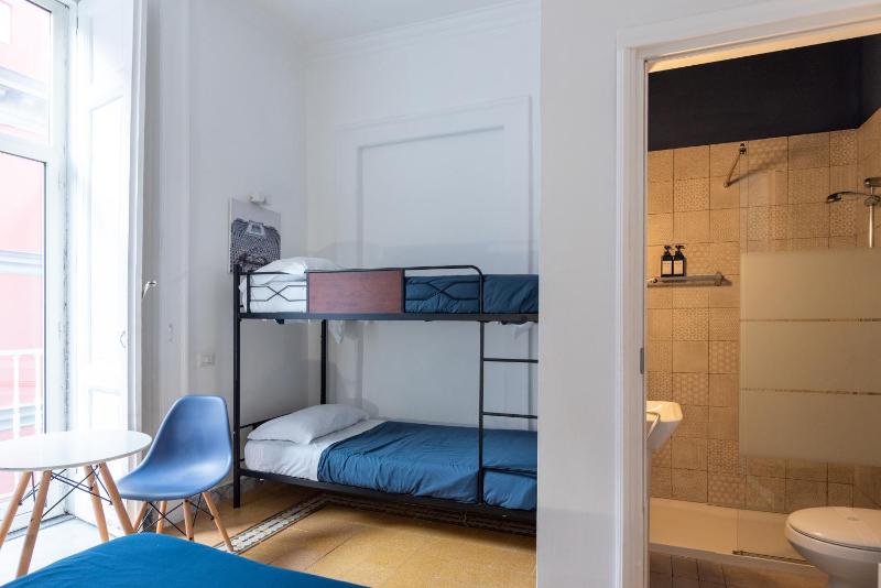 Deluxe Double Room with Balcony image 3