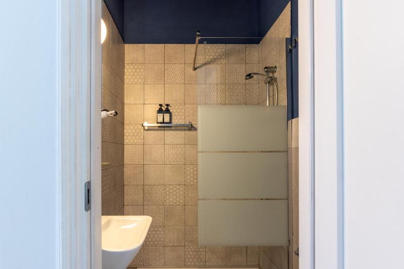 Deluxe Double Room with Balcony image 2