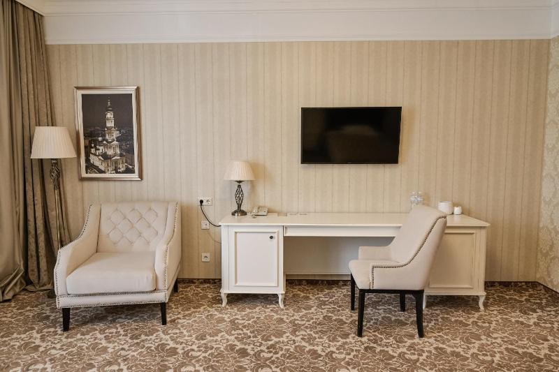 Standard Twin Room image 4