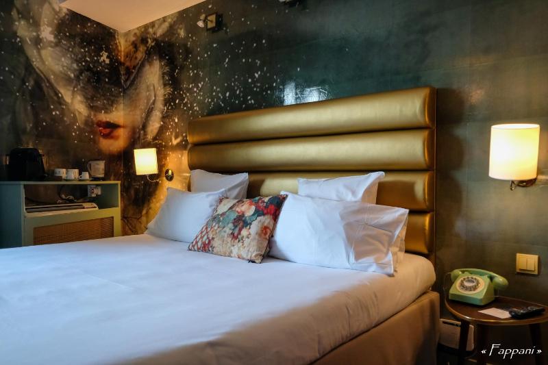 Superior Double or Twin Room image 4