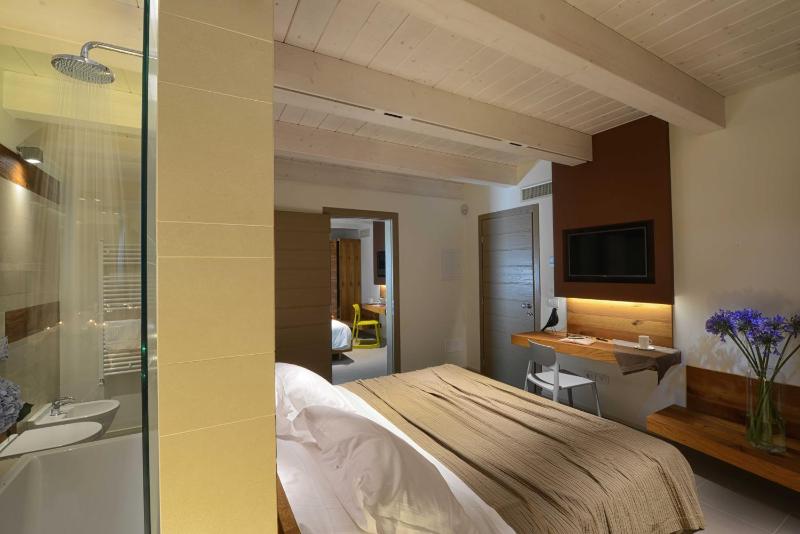Superior Double Room image 2