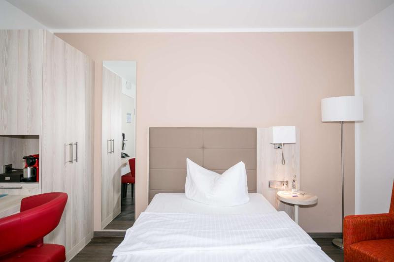 Comfort Queen Room image 1