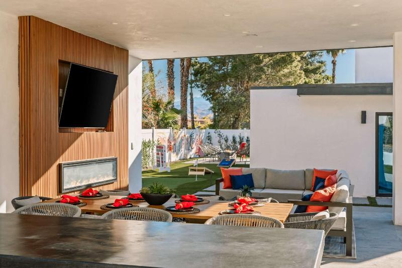 Sauna-BBQ-Golf-HeatedPool - image 38
