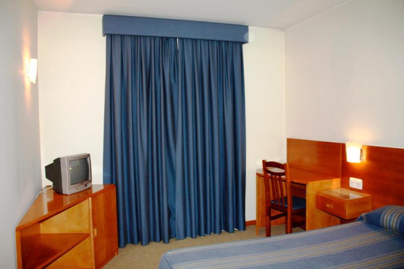 Quadruple Room image 2