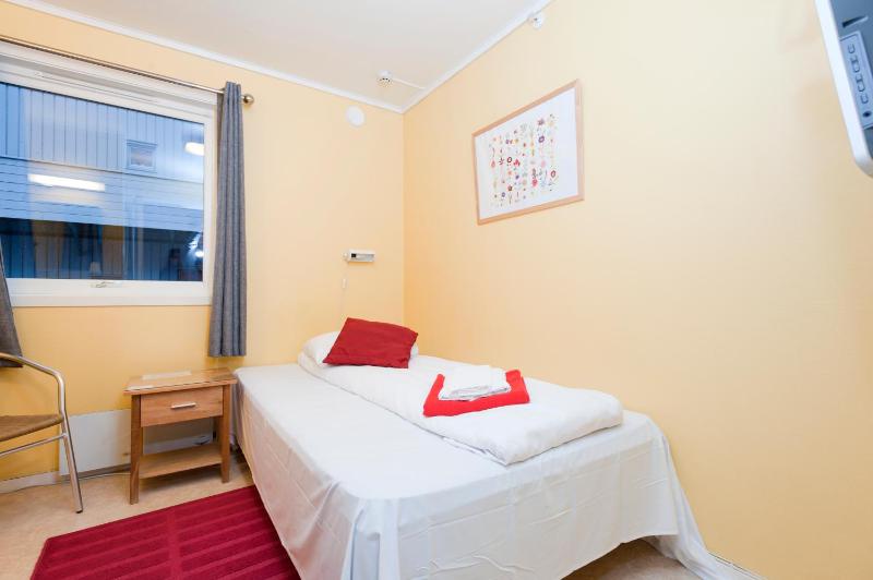 Single Room with Shared Toilet image 4