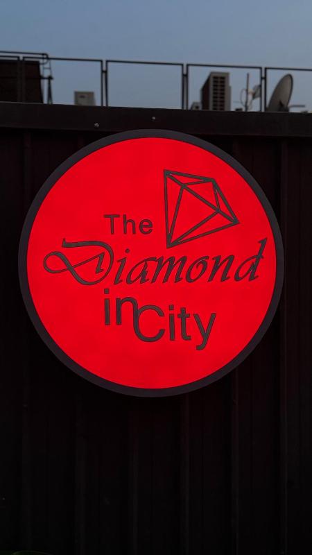 Elite Luxury Suites at The Diamond in City - image 13