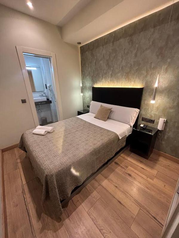 Economy Double Room without Window image 3