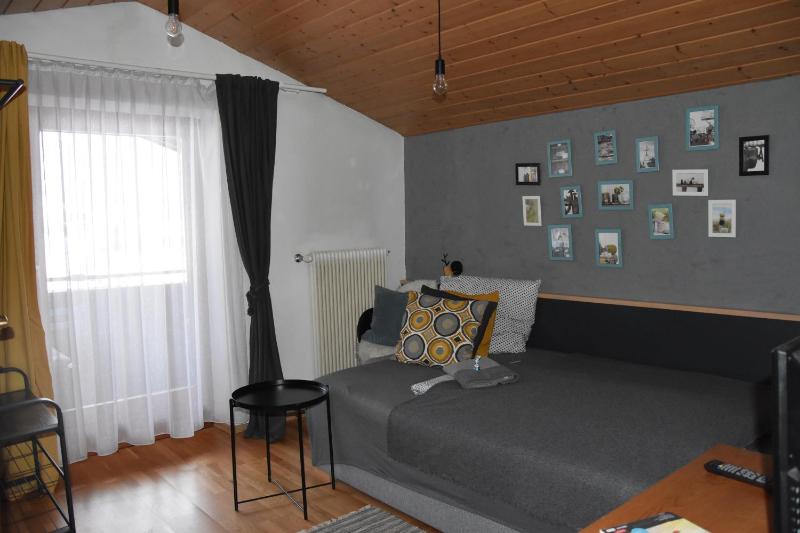 Studio with Sofa Bed image 1