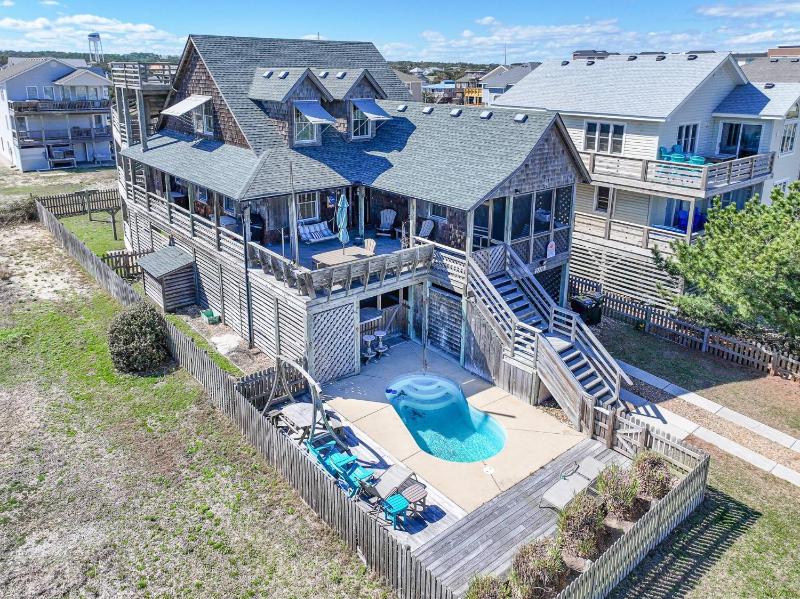 Pirates Hideout - Nags Head MP 10 Ocean View Pool Tiki Bar Fenced Yard Pets OK Flex Stays - image 1