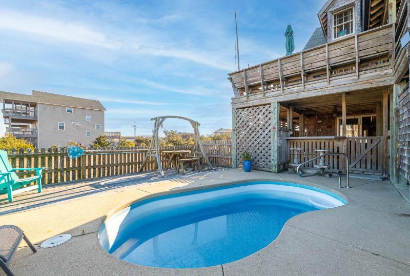 Pirates Hideout - Nags Head MP 10 Ocean View Pool Tiki Bar Fenced Yard Pets OK Flex Stays - image 5