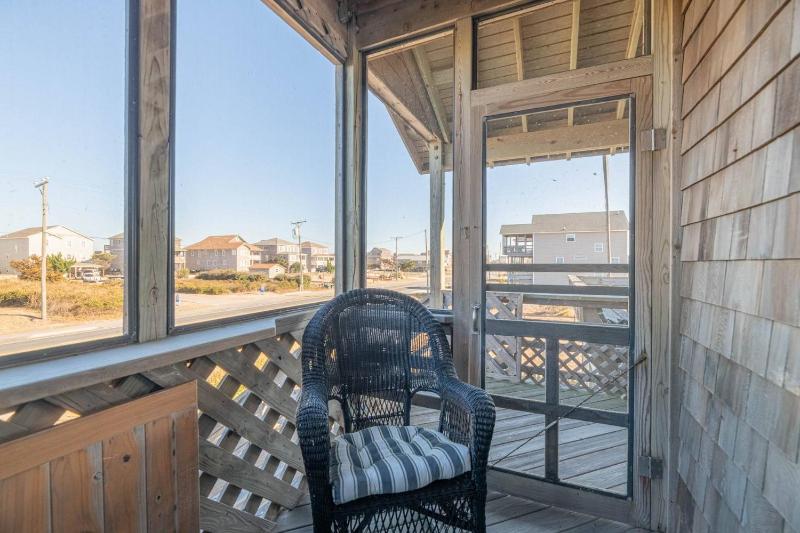 Pirates Hideout - Nags Head MP 10 Ocean View Pool Tiki Bar Fenced Yard Pets OK Flex Stays - image 2