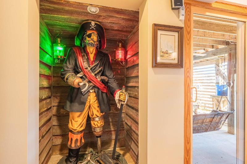 Pirates Hideout - Nags Head MP 10 Ocean View Pool Tiki Bar Fenced Yard Pets OK Flex Stays - image 29
