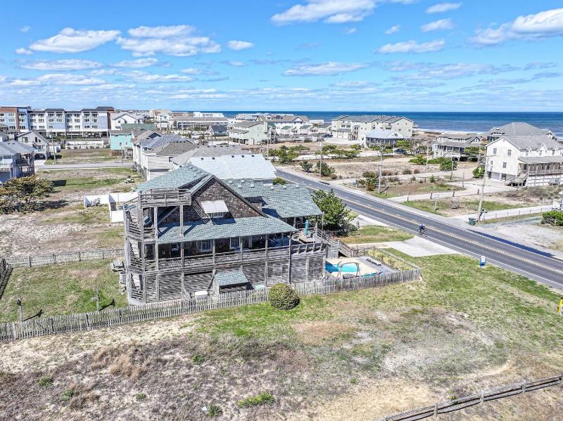 Pirates Hideout - Nags Head MP 10 Ocean View Pool Tiki Bar Fenced Yard Pets OK Flex Stays - image 7