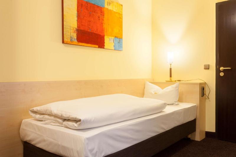 Standard Single Room image 1
