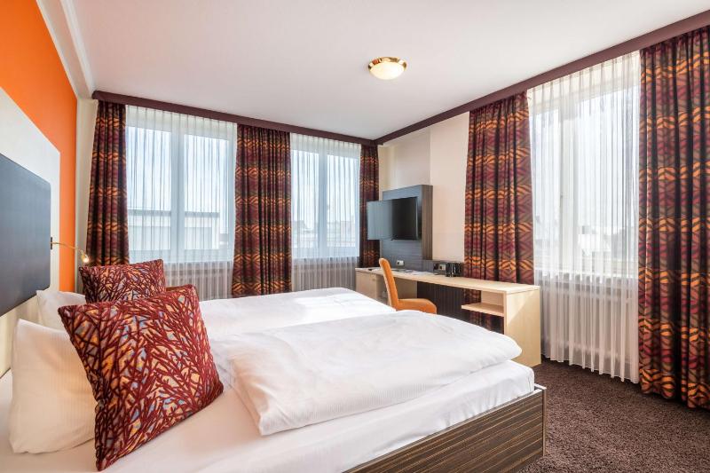 Standard Double Room image 1