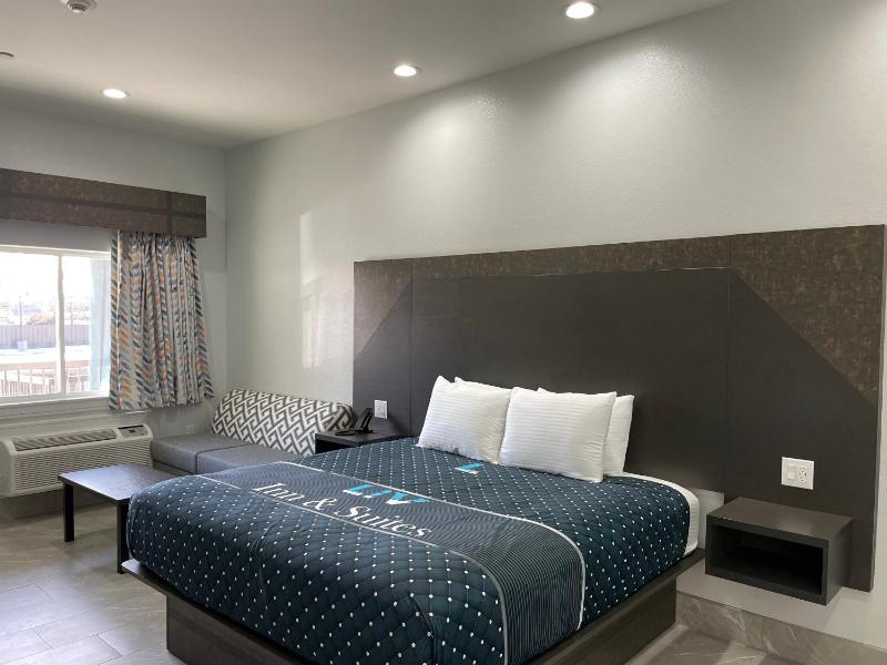 LiV Inn & Suites Houston - image 11