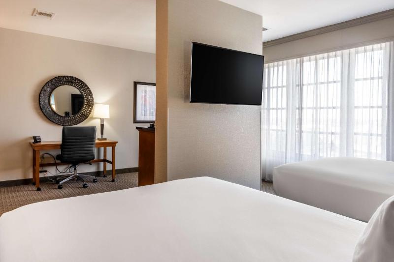 Superior Deluxe Queen Room with Two Queen Beds with view image 3