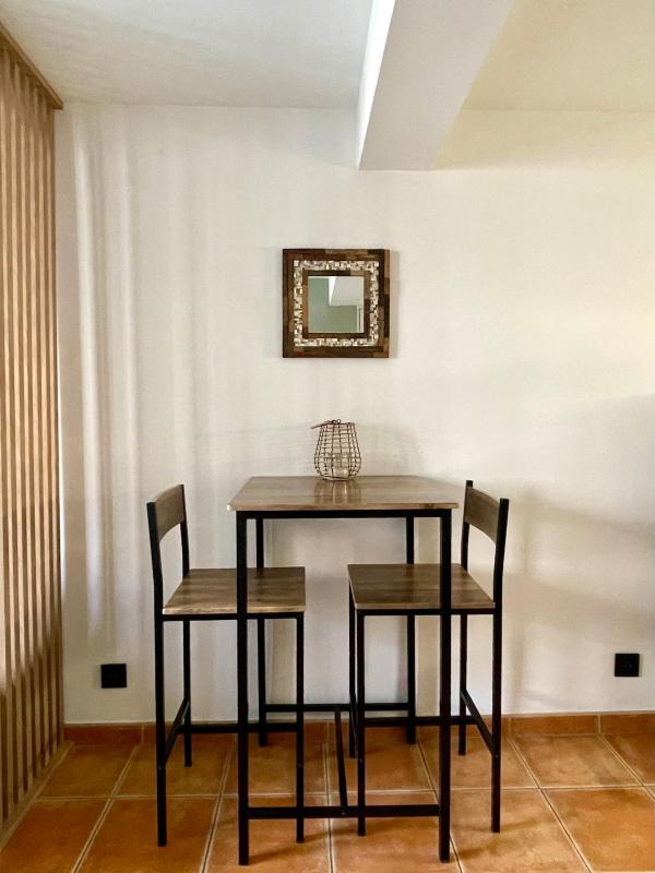 Charming Vieux-Toulon studio. - image 6