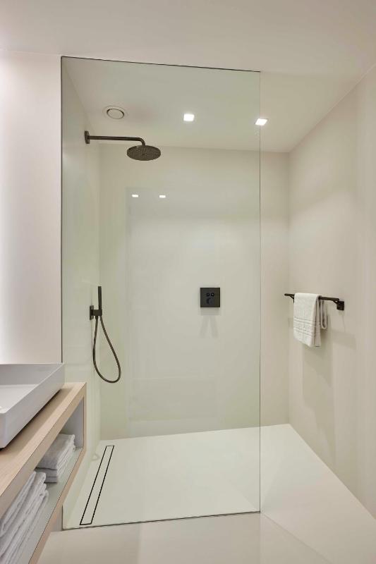 Twin Room image 3