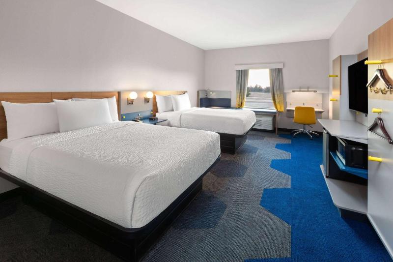 Queen Room with Two Queen Beds, Mobility Access and Bathtub with Grab Bars, Non-Smoking image 1