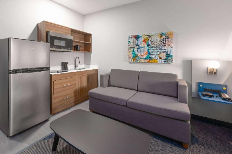 King Suite with Kitchenette - Non-Smoking image 1