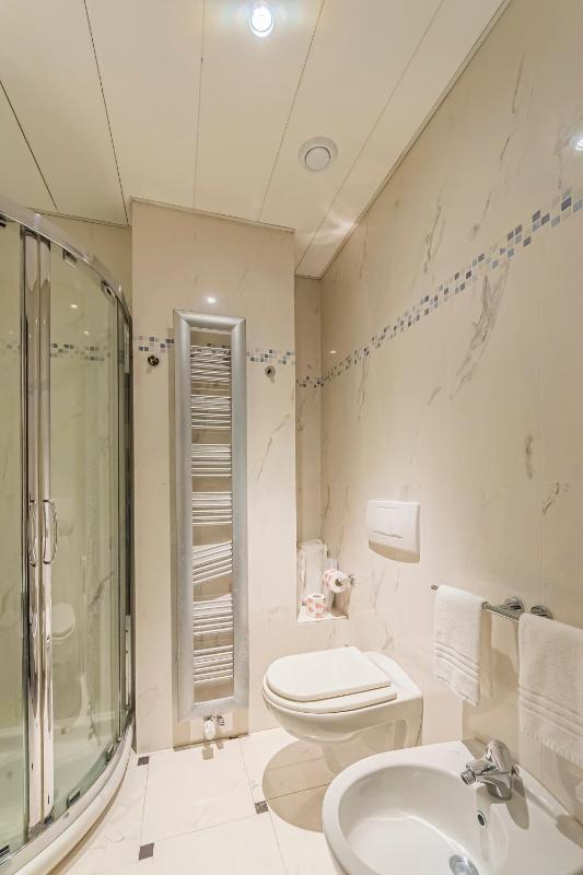 Double Room image 2