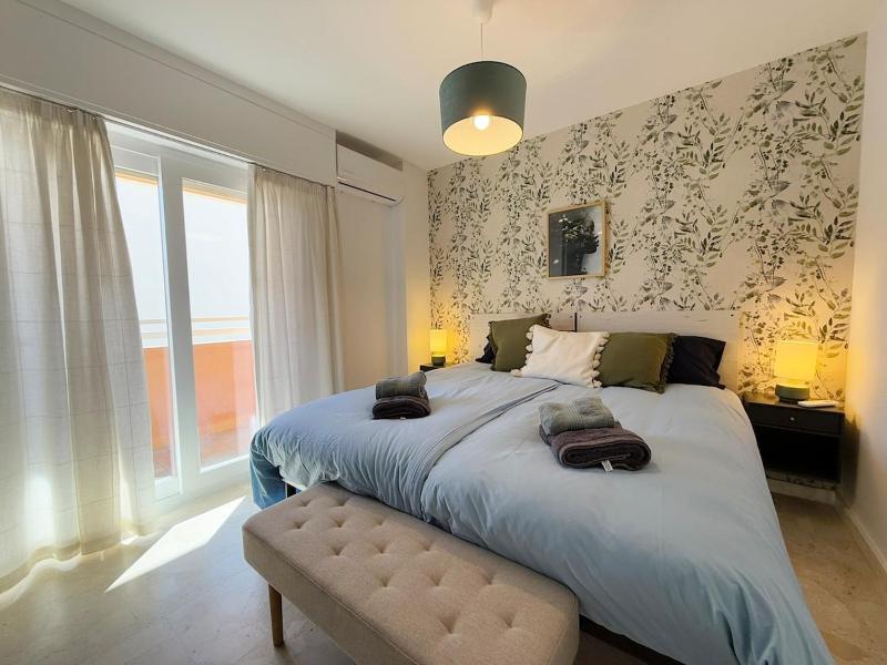 Sunny & modern beach apartment - image 9
